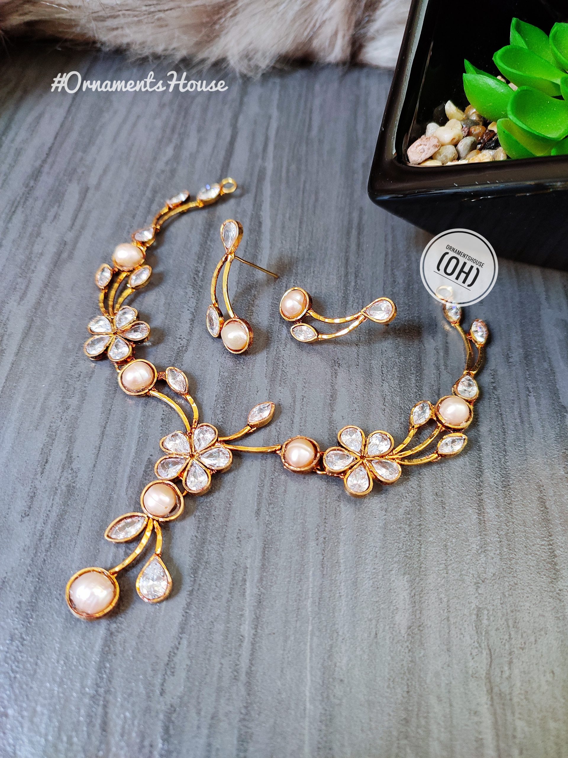 Choker Necklace - with Real Pearl and Real Stone